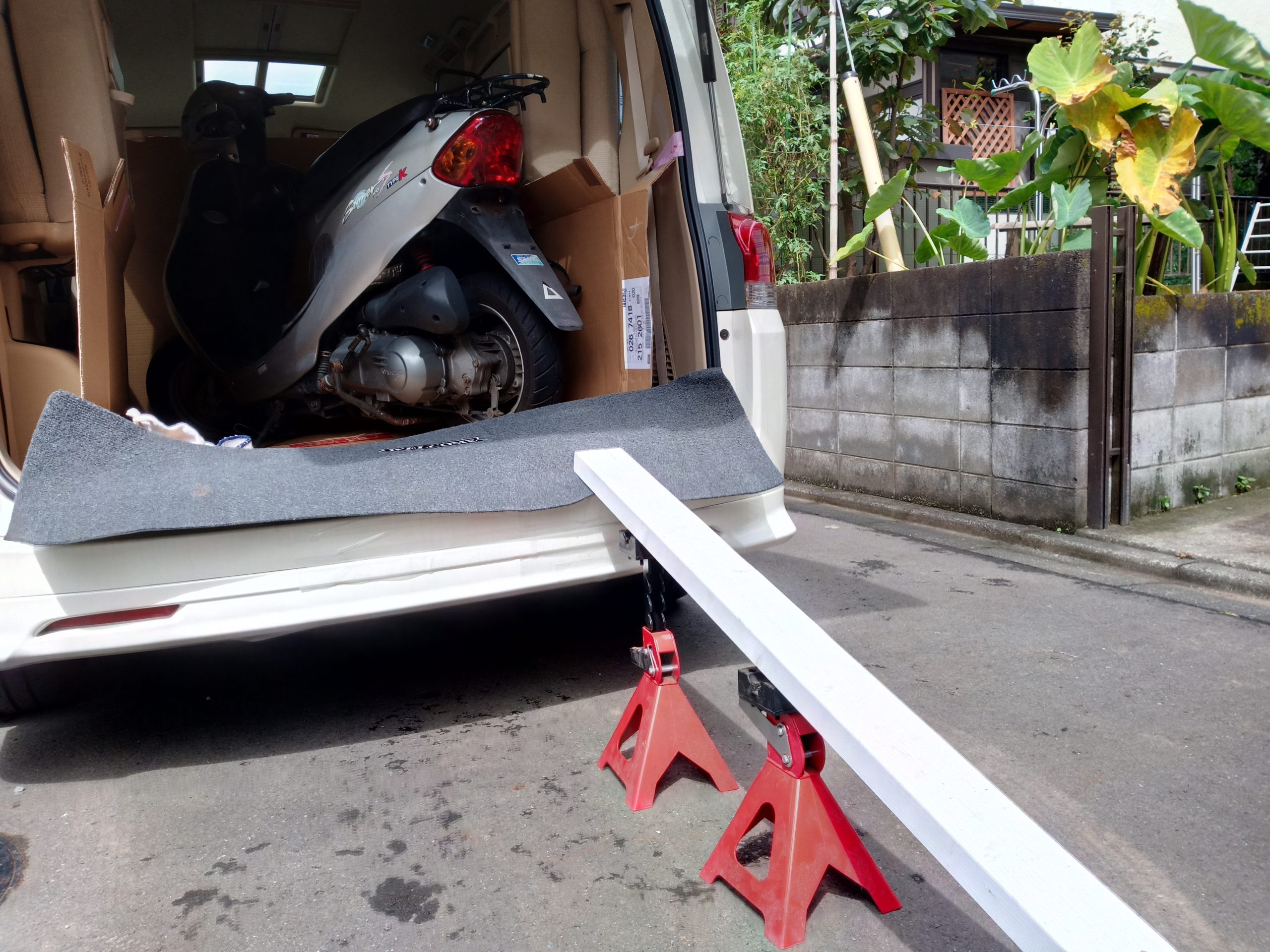 自家用車ミニバンでバイクを積載 無料運搬する方法 ステップワゴン センベイさんのアジア漫遊記